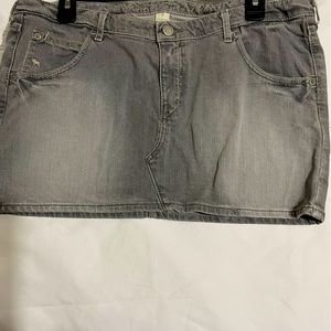 Anything under $15 is now 3 for $30 Vintage Abercrombie and Fitch size 8 skirt
